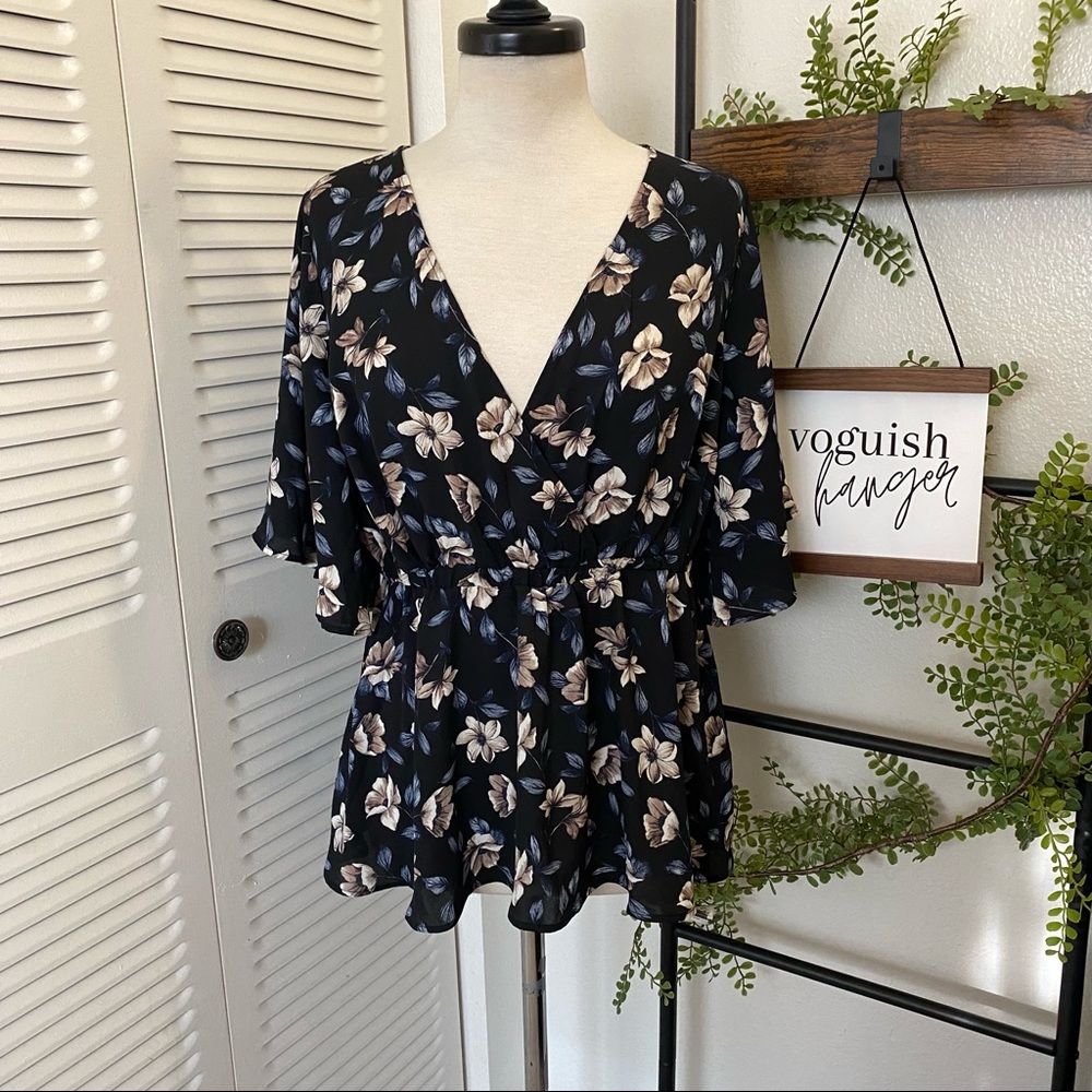 Torrid|00|Black Floral Pattern Short Sleeve V Neck Elastic Waist Blouse